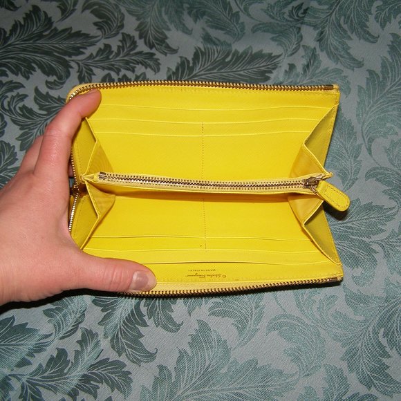 💛 SALVATORE FERRAGAMO Yellow Zip Wallet in Saffiano Leather - Picture 11 of 17